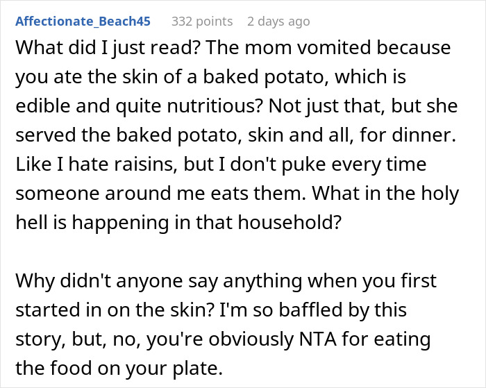 Alt text: Reddit comment discussing confusion over baked potato eating habits and the reaction of fianc&eacute;e&rsquo;s mother.