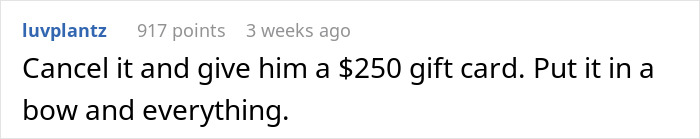 Screenshot of a Reddit comment suggesting a $250 gift card instead of a PS5 for Christmas after pressuring girlfriend.