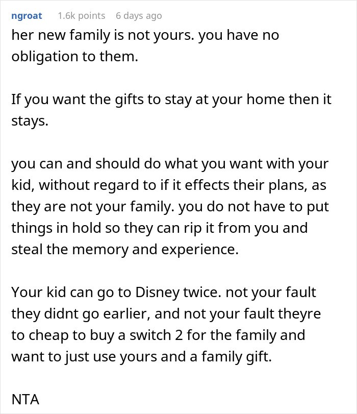 Comment about dad protecting his son’s gift from ex’s new family, highlighting drama and family conflict. Comment about dad protecting his son’s gift from ex’s new family, highlighting drama and family conflict.