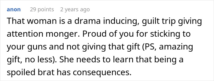 Screenshot of a comment discussing a woman upset after her son’s partner came without a gift despite being asked not to bring tacky trinkets. Screenshot of a comment discussing a woman upset after her son’s partner came without a gift despite being asked not to bring tacky trinkets.