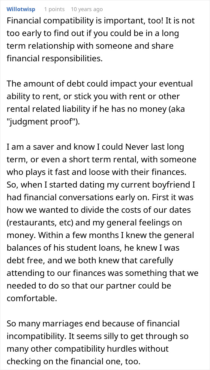 Text post discussing financial compatibility in relationships and the importance of honesty about finances early on.
