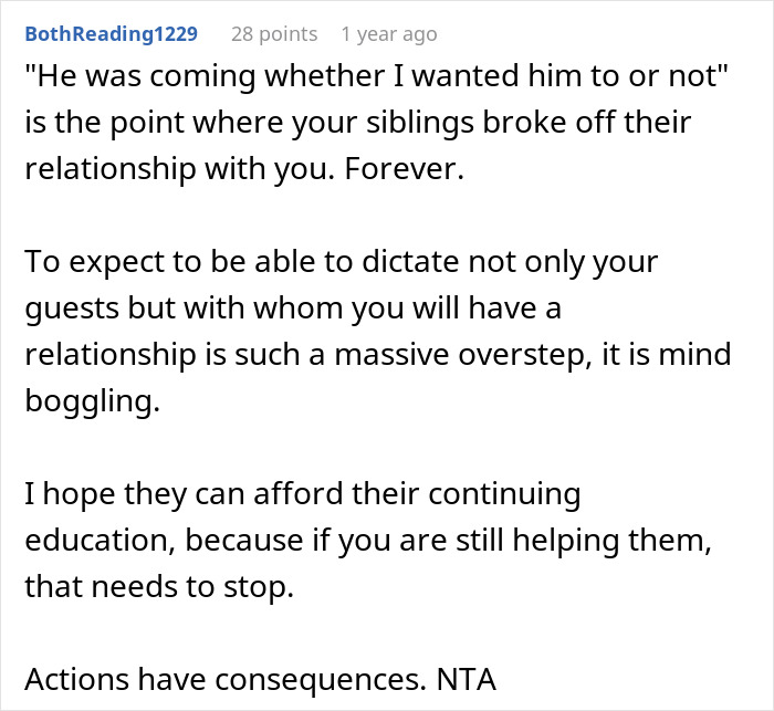 Screenshot of a Reddit comment discussing a guy kicking siblings out after they reveal their surprise plans.