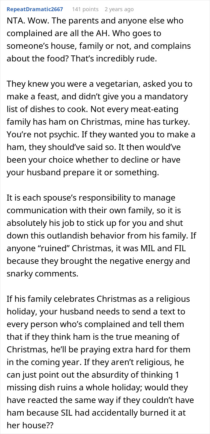 Reddit comment discussing family conflict over vegetarian host not preparing ham for Christmas feast.