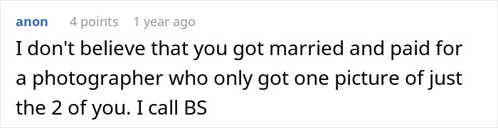 Comment discussing disbelief about a wedding photographer capturing only one photo of the couple on their special day.