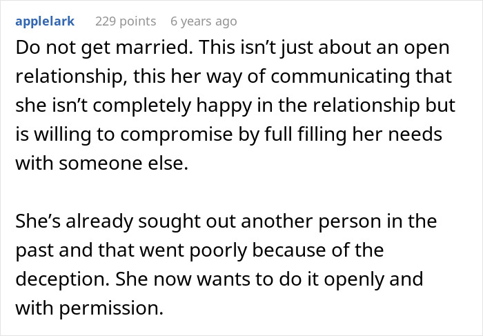 Alt text: Reddit comment discussing fianc&eacute;e&rsquo;s unexpected request months before wedding causing relationship doubts and reconsideration.