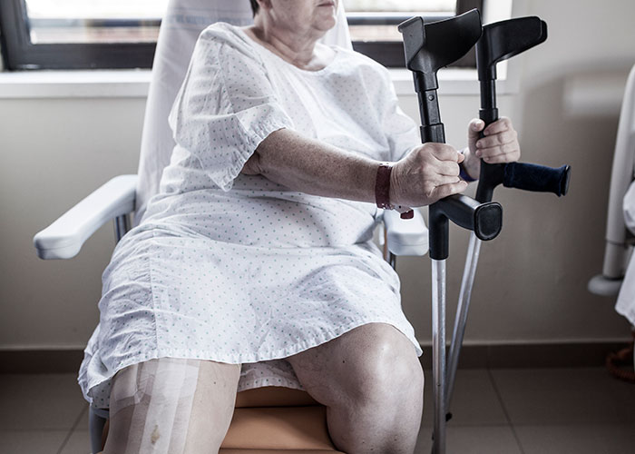 "Her Face Ripped Off": 49 Most Bizarre Medical Cases Medical Workers Saw In The ER