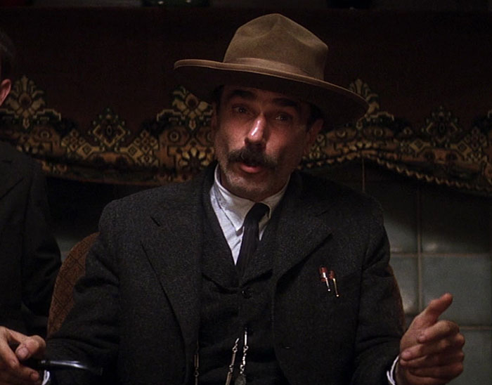 Man in a vintage suit and hat speaking, illustrating Quentin Tarantino's comments on weakest male actor controversy in Hollywood. Man in a vintage suit and hat speaking, illustrating Quentin Tarantino's comments on weakest male actor controversy in Hollywood.