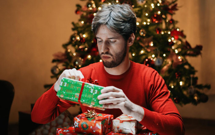 Teen upset about stepbro&rsquo;s Christmas car gift from dad, feeling favoritism while receiving only a gift card.