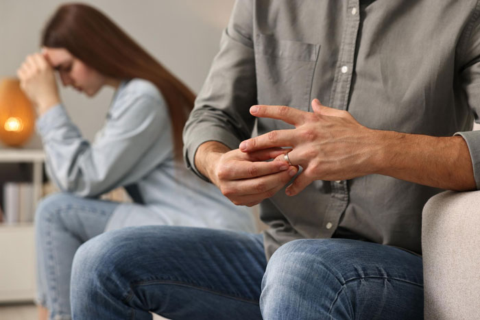 Wife's Affair Discovered By Phone Tracker, She Turns The Tables On Hubby, He Rethinks Divorce 