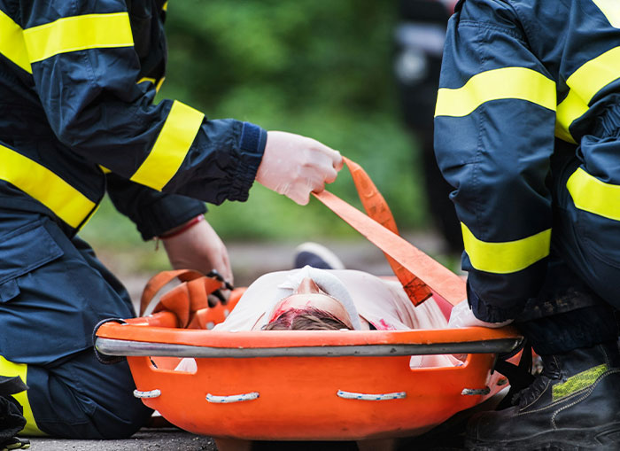 35 “Is Anyone Here A Doctor?” Stories That Went From Zero To Chaos Fast