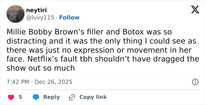 Fan tweet criticizing Millie Bobby Brown&rsquo;s filler and Botox for affecting her expression in a viral Stranger Things shot.