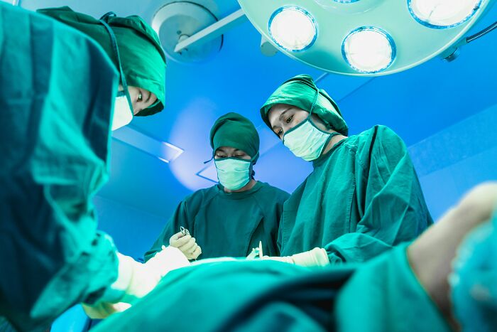 46 Times Medical Staff Had To Step Out Because Patients Coming Off Anesthesia Were Too Funny