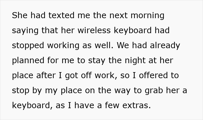 Text message describing lending a spare keyboard to his girlfriend after hers stopped working.