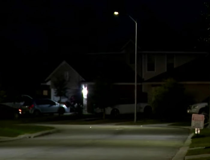 Dark suburban street at night with houses and parked cars, related to Texas dad rescuing kidnapped daughter.