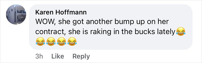 Screenshot of a social media comment discussing Melania’s behavior sparking conspiracy theories around a tree lighting event. Screenshot of a social media comment discussing Melania’s behavior sparking conspiracy theories around a tree lighting event.