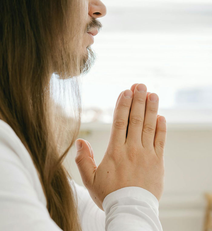 &ldquo;My Sister Showed Up To Thanksgiving With Her &lsquo;Spiritual Advisor,&rsquo; And It Blew Up The Whole Night&rdquo;