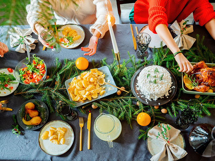 Family Expects To Just Turn Up To A Christmas That Was Prepared And Paid For, Gets A Reality Check This Year