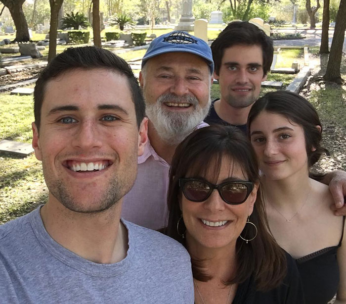 Billy Crystal at a crime scene with friends, reflecting on the tragic night linked to Rob Reiner's close circle. Billy Crystal at a crime scene with friends, reflecting on the tragic night linked to Rob Reiner's close circle.