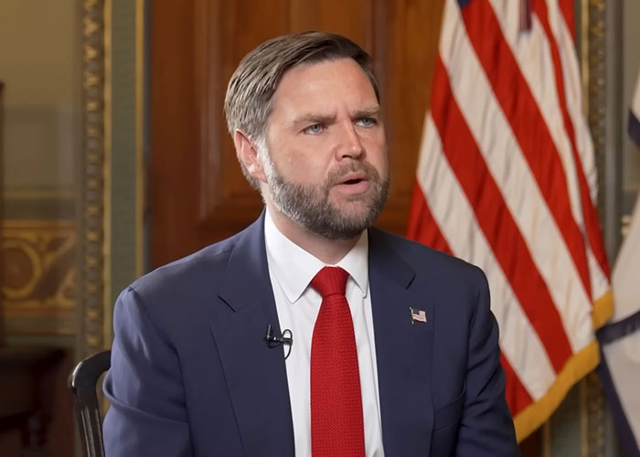 “I Told Him I Didn't Want His Autograph And Walked Away”: 65 Times People Ran Into Celebrities