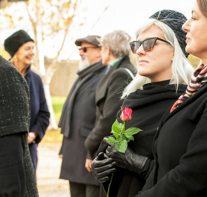 30 Funeral Moments That Became Unforgettable For All The Wrong Reasons