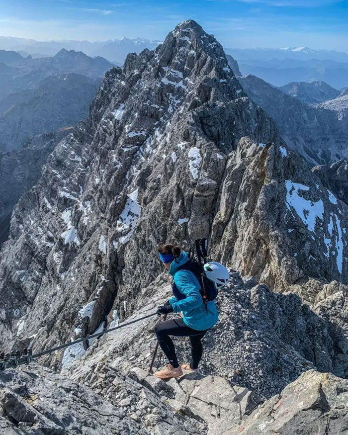 Woman climbing rugged snowy peak on Austria&rsquo;s highest mountain, highlighting risks of fatal freezing and abandonment.