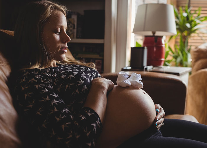 Woman Leaves House In Pajamas After Family Drama Over Christmas Gifts, Ends Up Getting A Divorce