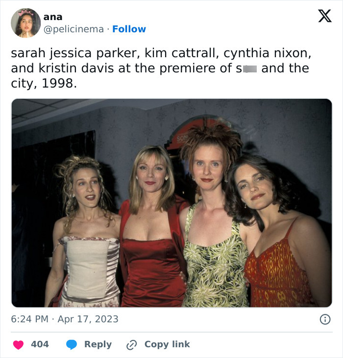 Sarah Jessica Parker with co-stars at S*x and the City premiere in 1998 amid feud with Chris Noth explained.