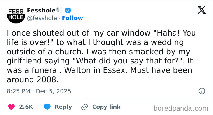 Tweet sharing an embarrassing situation that only became funny later, illustrating awkward moments and humor in hindsight.