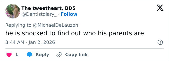 Screenshot of a tweet discussing Melania Trump accused of threatening guests over Mar-a-Lago rules violations.