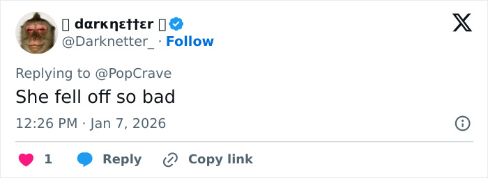 Screenshot of a tweet reply reading She fell off so bad, referencing Ariana Grande and vocal reaction to Wicked set photo