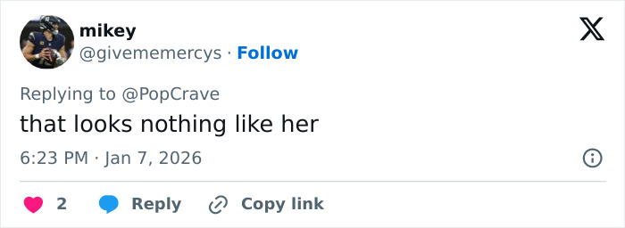 Tweet screenshot reacting to a celebrity wax figure at Madame Tussauds, user: that looks nothing like her