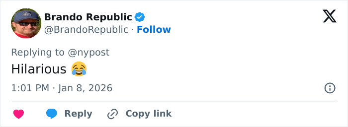 Screenshot of a viral tweet praising a pizzeria owner known for his salty replies to harsh online reviews.