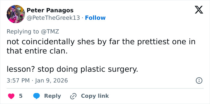 "Hand Her A Mirror": Kendall Jenner Draws Scrutiny After Denying Plastic Surgery Rumors "Hand Her A Mirror": Kendall Jenner Draws Scrutiny After Denying Plastic Surgery Rumors