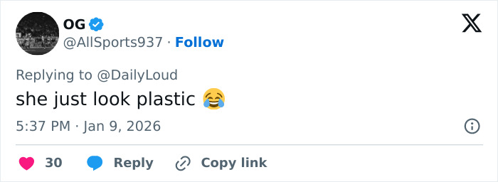 "Hand Her A Mirror": Kendall Jenner Draws Scrutiny After Denying Plastic Surgery Rumors "Hand Her A Mirror": Kendall Jenner Draws Scrutiny After Denying Plastic Surgery Rumors