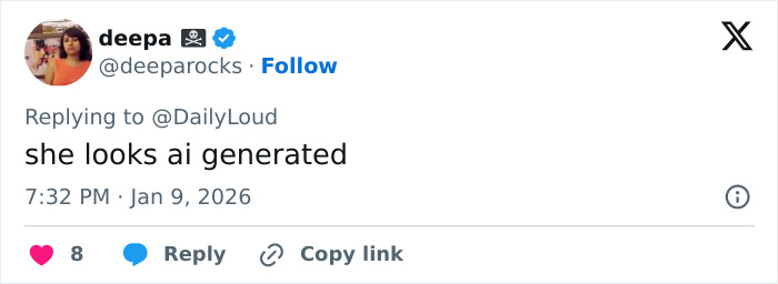 "Hand Her A Mirror": Kendall Jenner Draws Scrutiny After Denying Plastic Surgery Rumors "Hand Her A Mirror": Kendall Jenner Draws Scrutiny After Denying Plastic Surgery Rumors