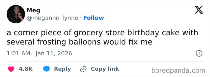 Tweet about a grocery store birthday cake with frosting balloons, highlighting funny moments from the internet this January.