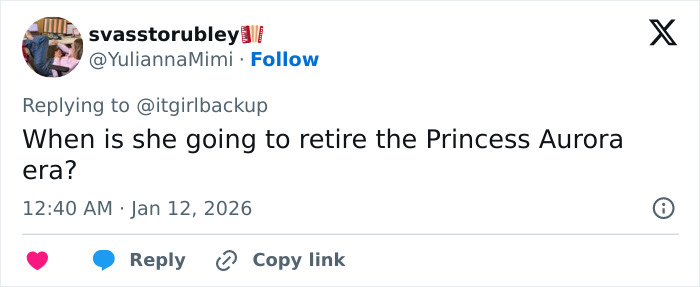 Elle Fanning showcasing an electric head look at the Golden Globes, stirring diverse fan reactions online.