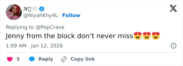 Tweet praising Jennifer Lopez’s Golden Globes look, referencing the ageist backlash and “Go Home Granny” controversy. Tweet praising Jennifer Lopez’s Golden Globes look, referencing the ageist backlash and “Go Home Granny” controversy.