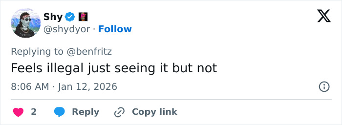 Tweet by Shy commenting on chaos and rule-breaking behavior at the 2026 Golden Globes event.