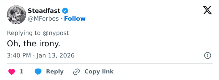 Screenshot of a tweet commenting on the US Marshals manhunt for West Wing star Timothy Busfield accused of crimes.