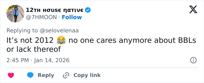 Tweet discussing public opinion on Kylie Jenner&rsquo;s Golden Globes seat photo sparking a heated online debate.