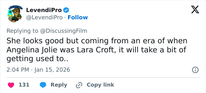 Tweet discussing Sophie Turner's ripped Lara Croft transformation for the new Tomb Raider film and comparisons to Angelina Jolie.