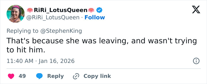Tweet reply to Stephen King from user RiRi_LotusQueen addressing a comment about an ICE agent Jonathan Ross incident.