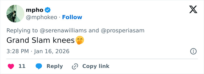 Tweet showing a fan reacting with Grand Slam knees emoji to Serena Williams&rsquo; viral jaw-dropping kneeing move.