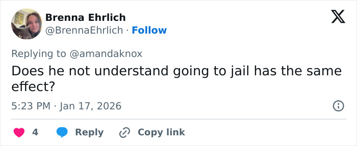 Screenshot of a tweet discussing Amanda Knox slamming Matt Damon over cancel culture comments in a social media reply.