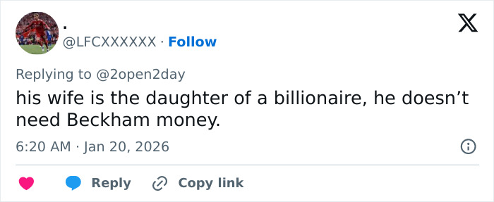 Screenshot of a social media reply commenting on Brooklyn Beckham's family feud and public backlash.