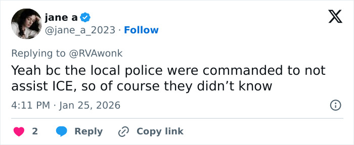 Screenshot of a tweet discussing local police not assisting ICE, related to government response and Alex Pretti&rsquo;s parents learning his fate.
