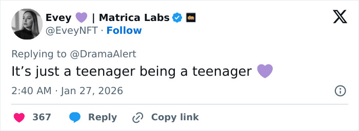 Screenshot of a social media reply commenting on North West’s livestream crash amid parenting controversy.