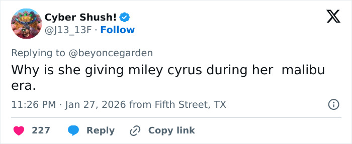 Tweet showing a comment reacting to JoJo Siwa&rsquo;s massive transformation, sparking heated online discussions.