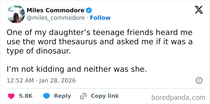 Tweet showing a humorous misunderstanding about the word thesaurus, illustrating internet funny moments in January.